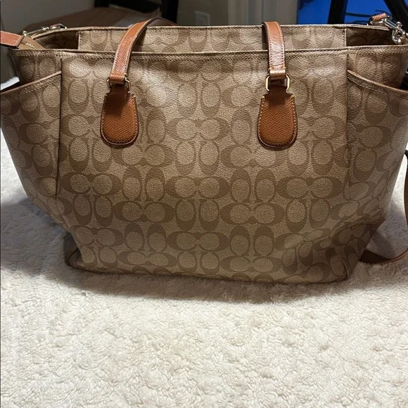 Coach Tan Signature Tote/ Diaper Bag/Lots of Storage 👜 - Picture 6 of 8